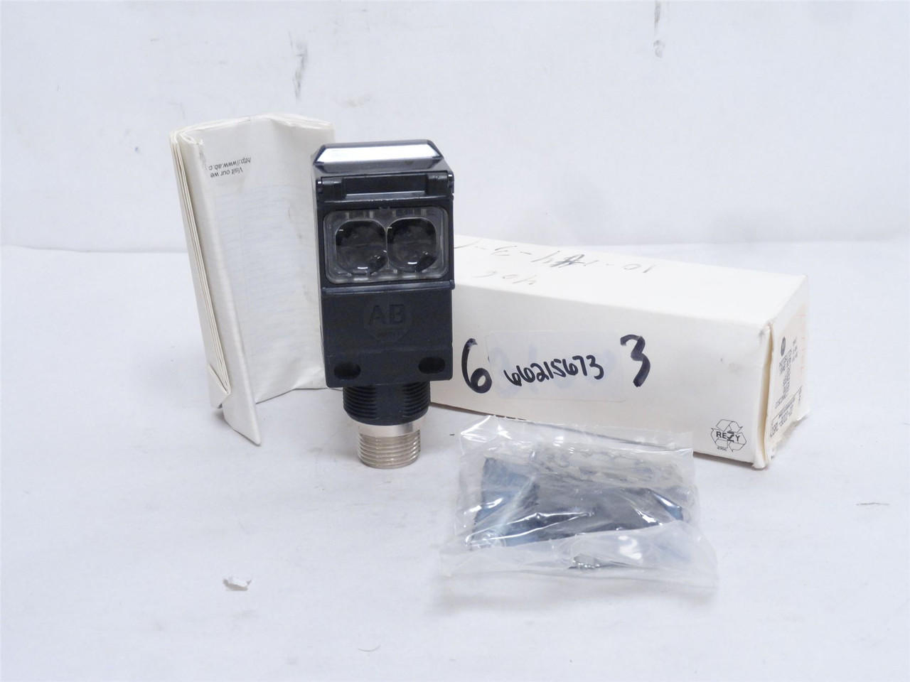 Allen-Bradley 42GRL-9002-QD; Photo Sensor 10-264VAC/DC