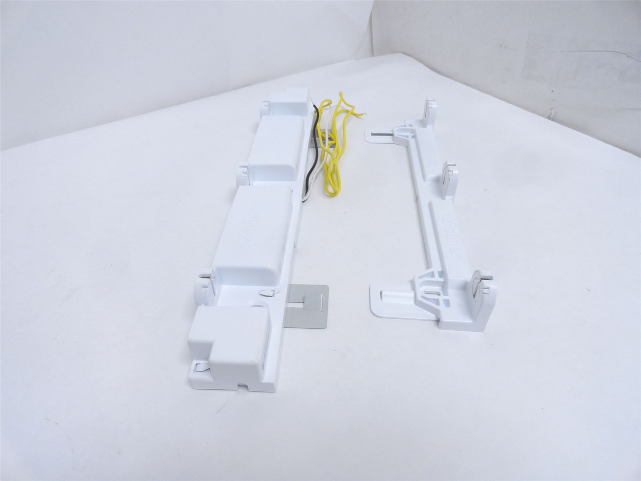 Leviton 361RC-Z03; Zipline 3-Lamp Normal Ballast System Leviton 361RC-Z03; Zipline 3-Lamp Normal Ballast System
