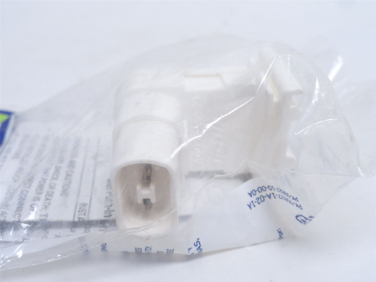 Leviton 065-13550-0NW; Fluorescent Lamp Holder; 660W@600V Leviton 065-13550-0NW; Fluorescent Lamp Holder; 660W@600V