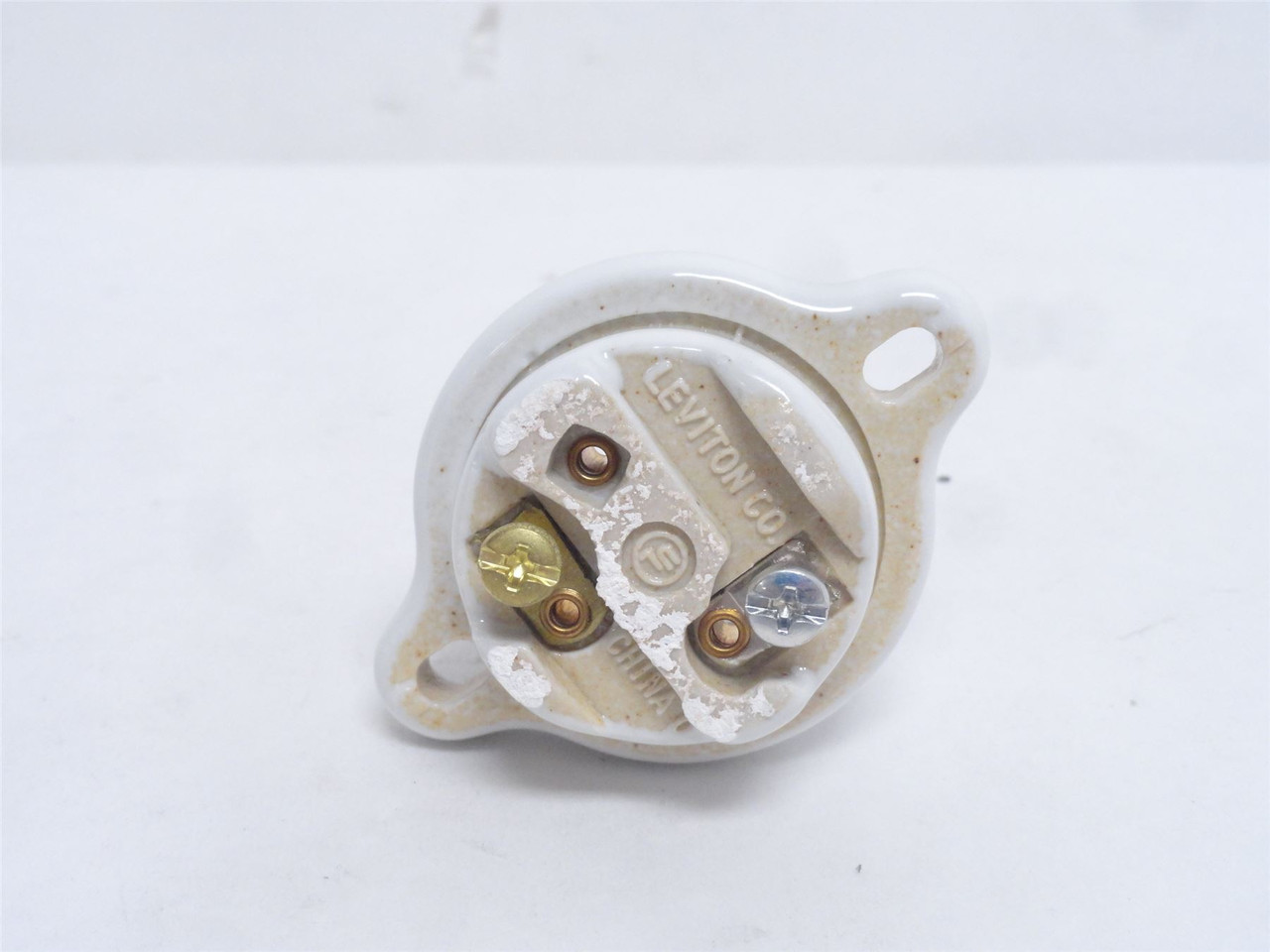 Leviton 061-9878; White Glazed Porcelain Lamp Base; 660W 600V