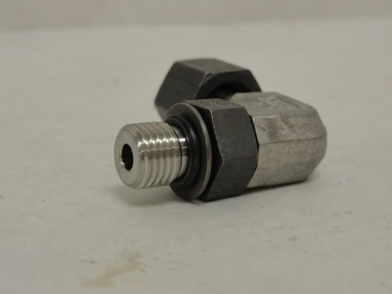 SSP JS4GE; Swivel Nut Elbow; 90Deg; SS-316; 1/4 OFS x 1/4 BOSS SSP JS4GE; Swivel Nut Elbow; 90Deg; SS-316; 1/4 OFS x 1/4 BOSS