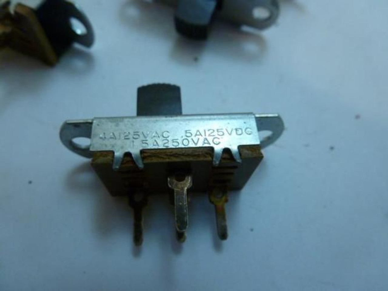 UID MDL-Unkn80825; LOT-12 UID Switch 4A 125VAC; .5A 125VDC 1.55A 250VAC