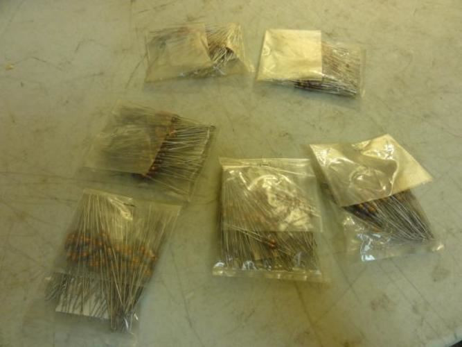 MFG- MDL-Unkn80945; LOT-600; Resistor; 68 OHms