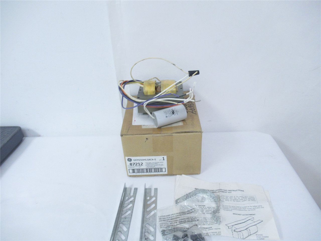 GE GEM250ML5AC4-5; Ballast Kit Metal Halide 120/208/240/277 GE GEM250ML5AC4-5; Ballast Kit Metal Halide 120/208/240/277