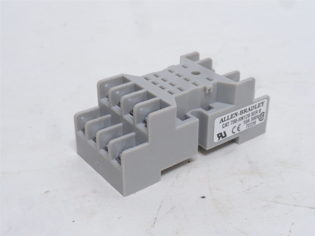 Allen-Bradley 700-HN128; Relay Socket; 7A; 300V; 14-Blade