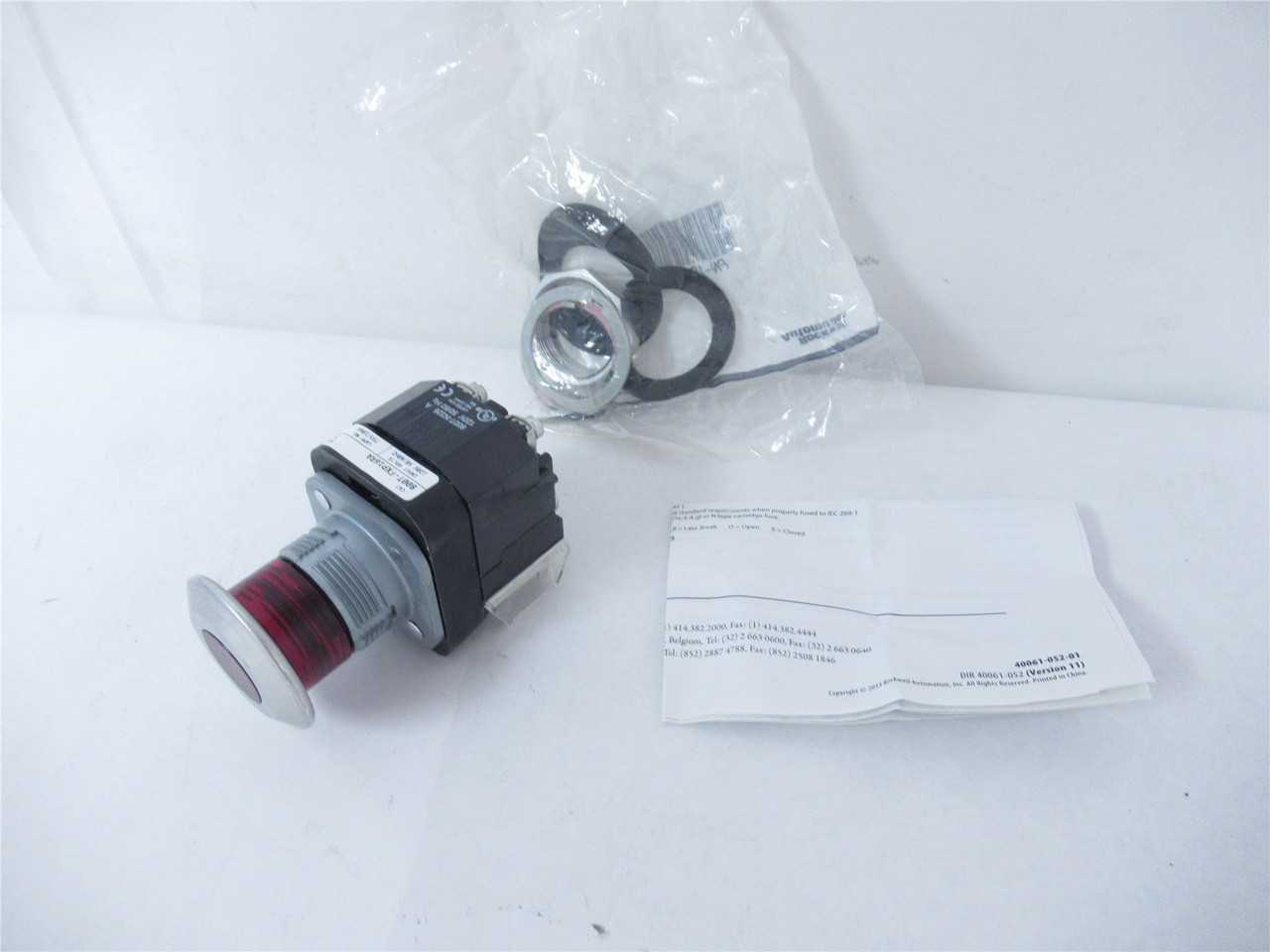 Allen-Bradley 800T-FXP16RA; Switch 30.5mm red 2 position