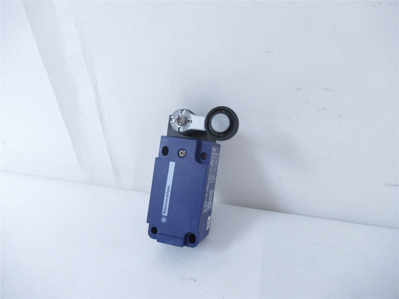 Telemecanique XCKS141; Limit Switch Lever Plastic NO/NC 240V