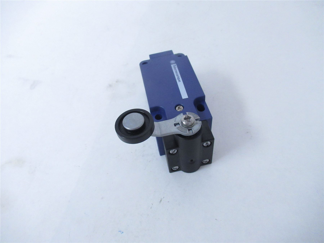 Telemecanique XCKS141; Limit Switch Lever Plastic NO/NC 240V