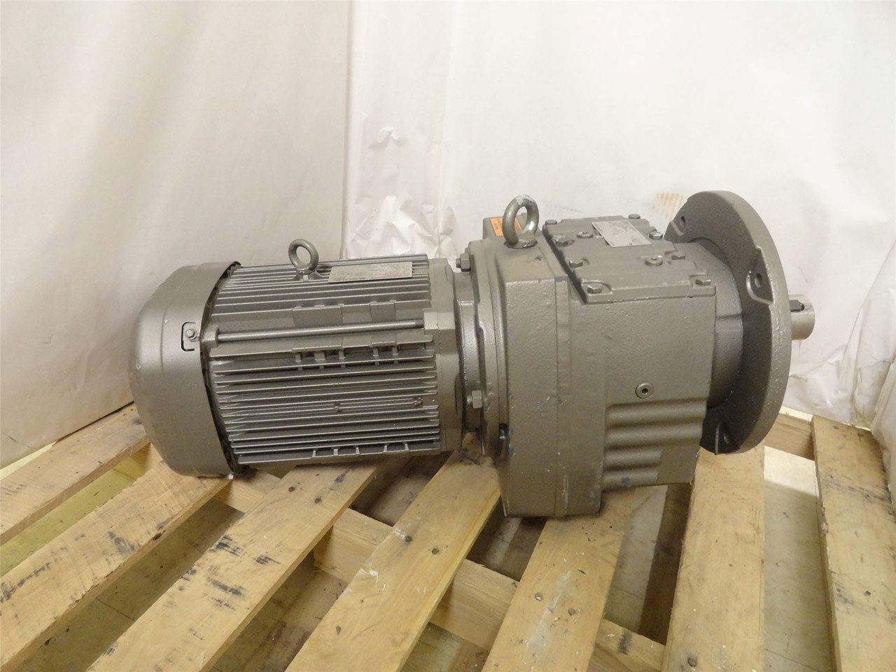 SEW RF87DRN112M4; AC Gearmotor 60.3:1 Ratio; 5-1/4HP; 230/460V
