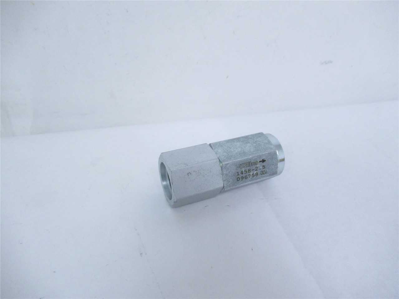 Vonberg 1458-2.5; Hydraulic Flow Control Valve -08SAE 2.5GPM Vonberg 1458-2.5; Hydraulic Flow Control Valve -08SAE 2.5GPM