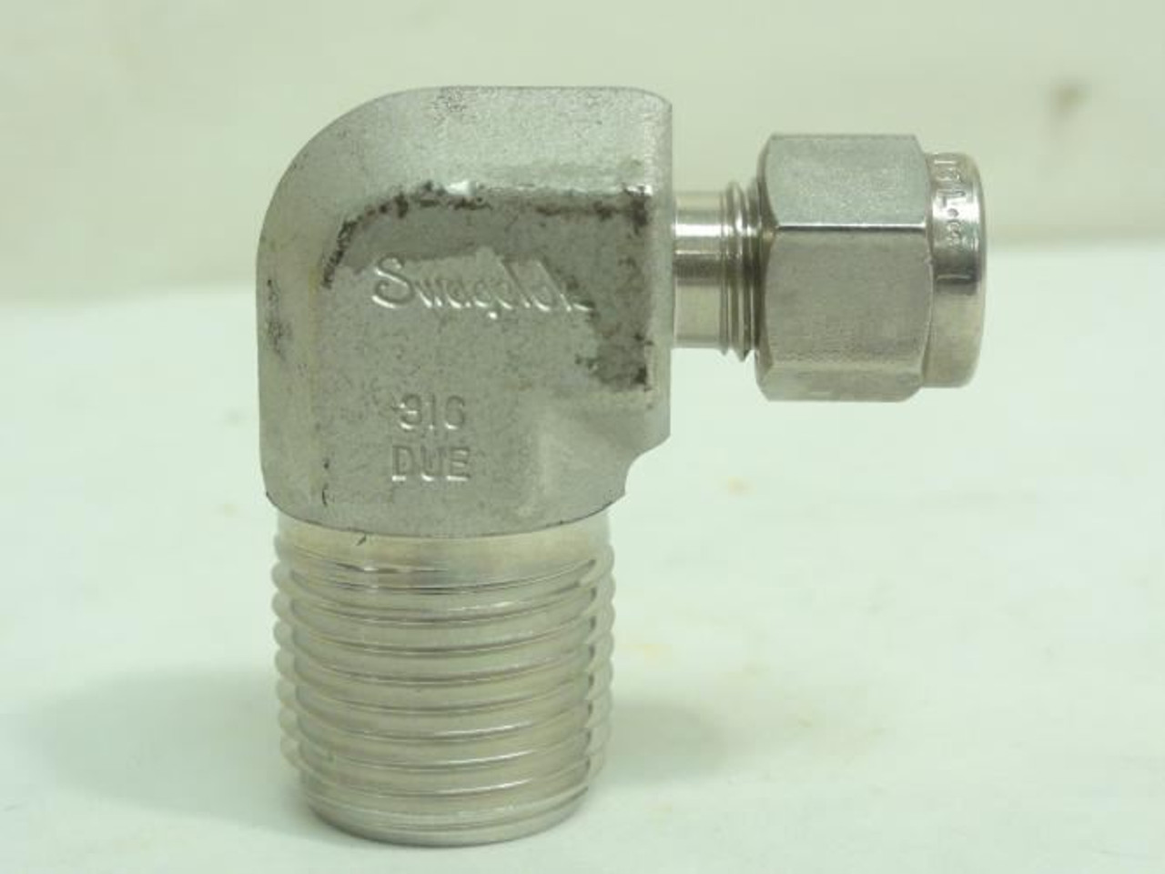 Swagelok SS-400-2-8RT; Air Elbow 90Deg SS-316 1/4" Tube 1/2 NPT