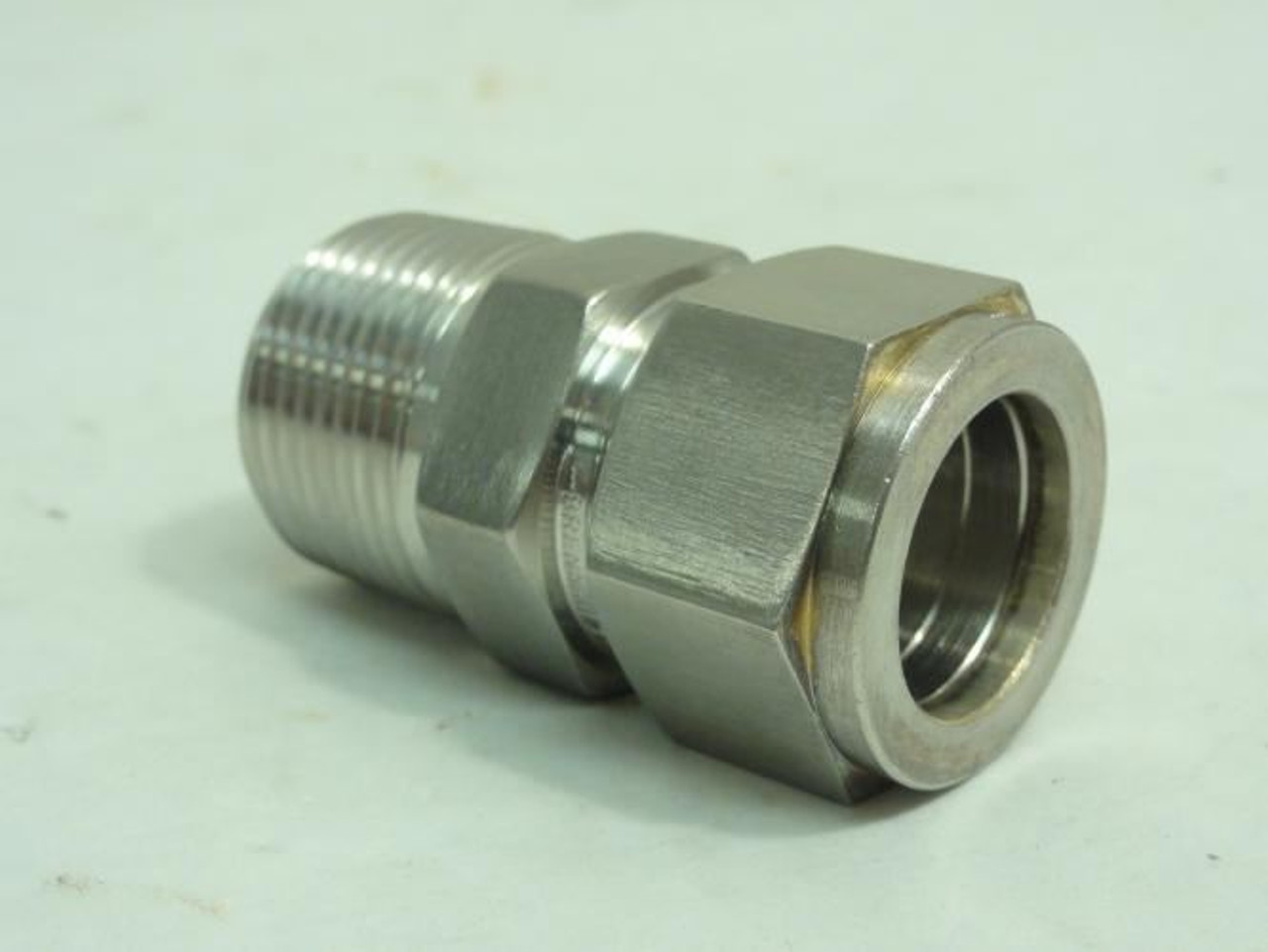 Brennan NS2404-12-12-BT-SS; Tube Fitting; SS-316; 3/4" x 3/4 NPT
