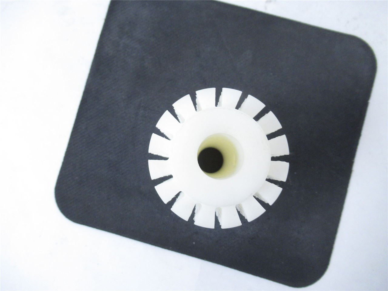 FR Drake 2443302; Idler Pulley