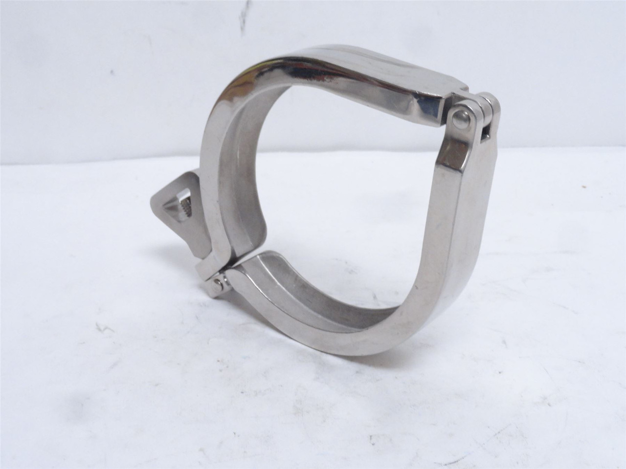 F and H 13IS-4; Sanitary Clamp; SS-304; Size: 4"; Single Hinge