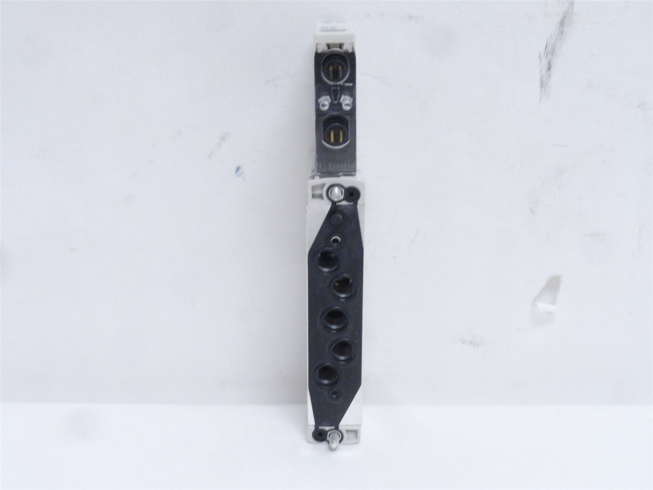 Festo VUVG-B14- T32U-AZT- F-1T1L; Solenoid Valve 573477; 1MPA