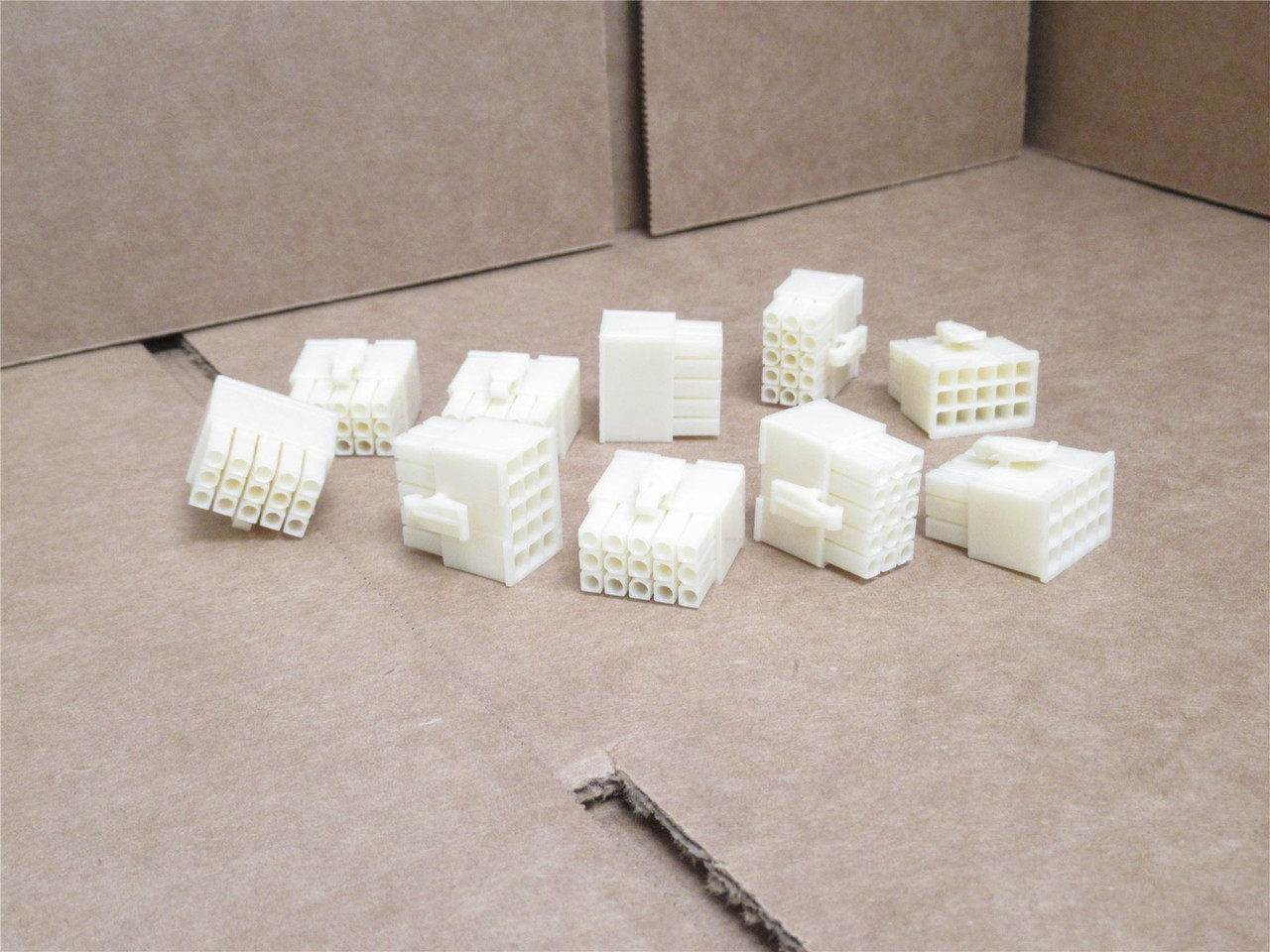 AMP 172171-1; Lot-10 Cap Housing; 15Pos; 3-Row; 600VAC