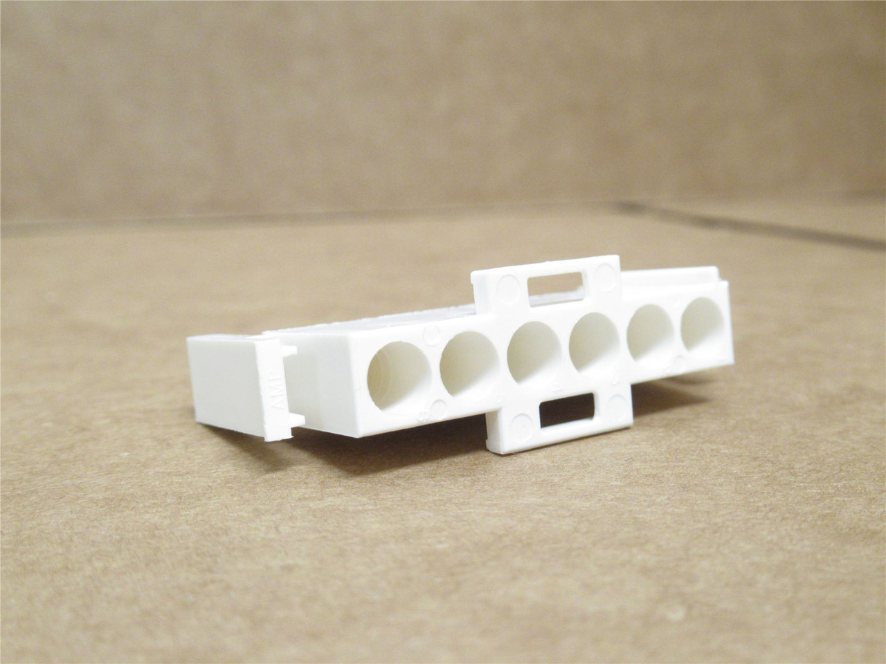 AMP 640581-1; Lot-10 Connector Header; 6Pos; 1-Row