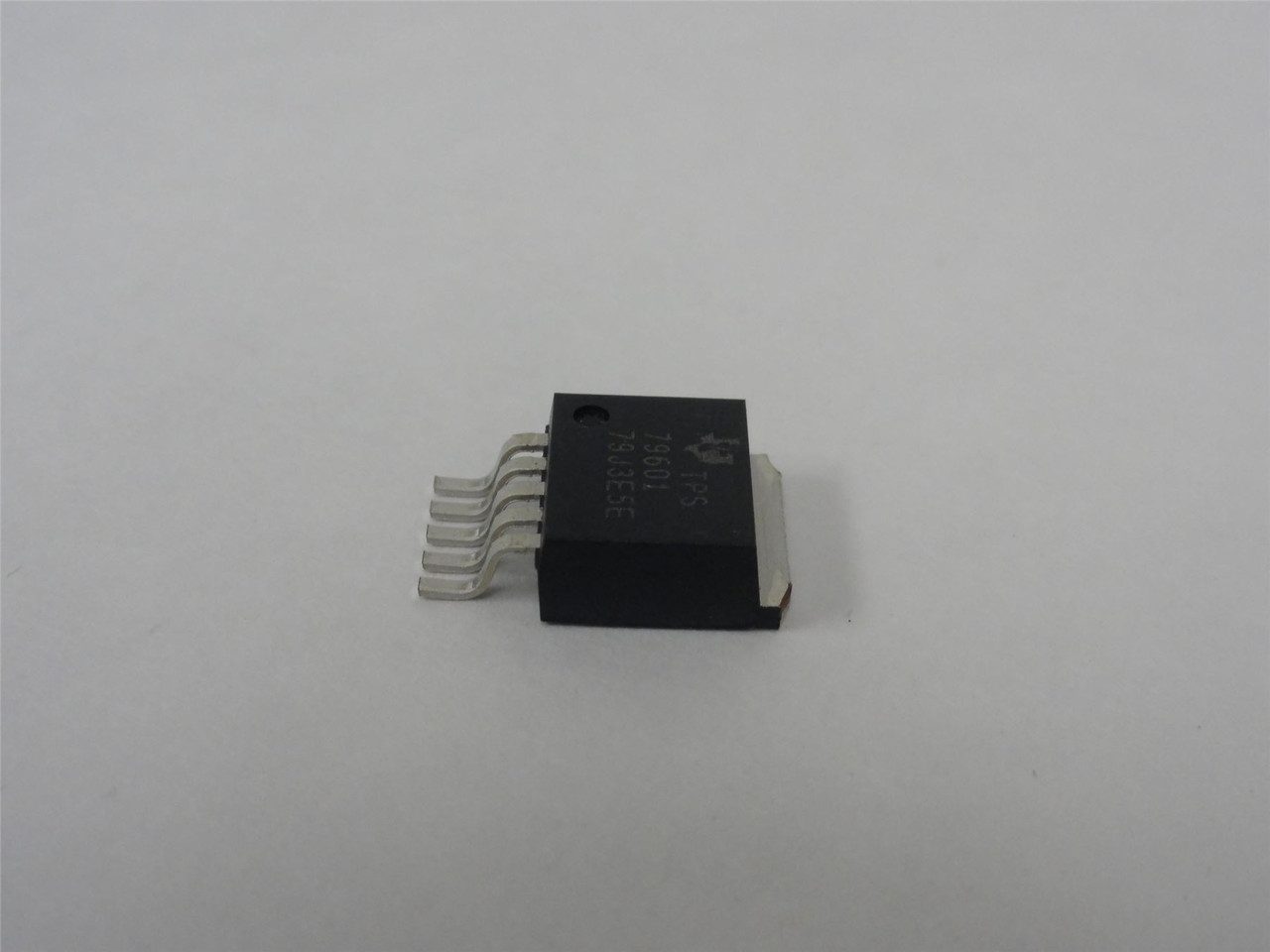 TI TPS79601KTTR; Lot-5 Voltage Regulators; 1A