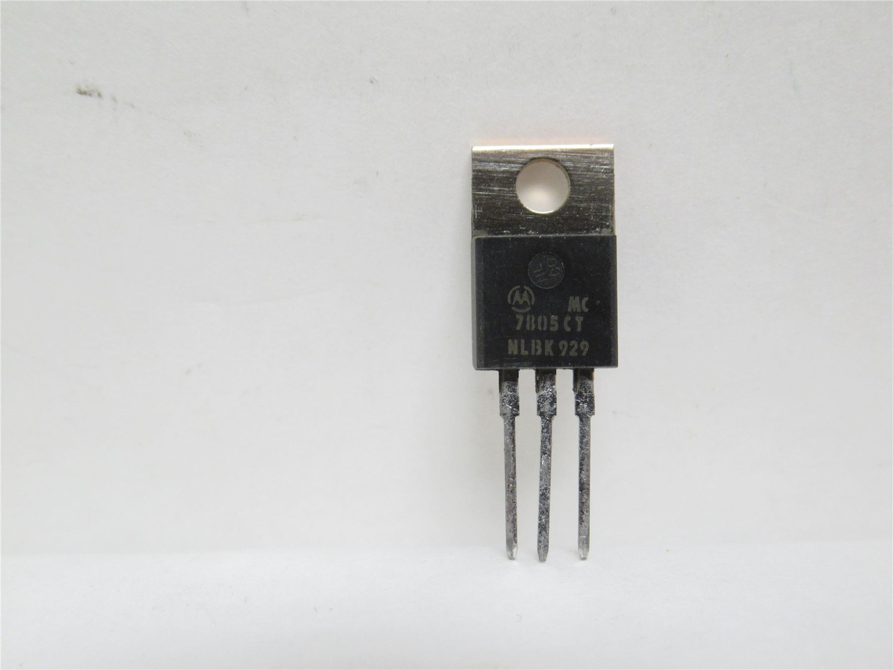 TI 7805CT; Lot-10 Linear Voltage Regulators; 1.5A; 35V