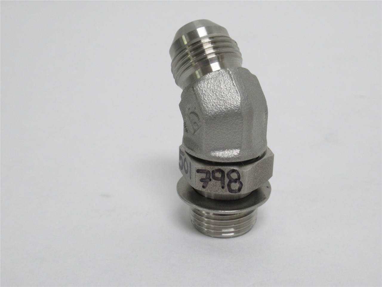Superlok JHME-8T-03N; Elbow SS-316; 45Deg; 1/2 JIC x 1/2 BOSS Superlok JHME-8T-03N; Elbow SS-316; 45Deg; 1/2 JIC x 1/2 BOSS