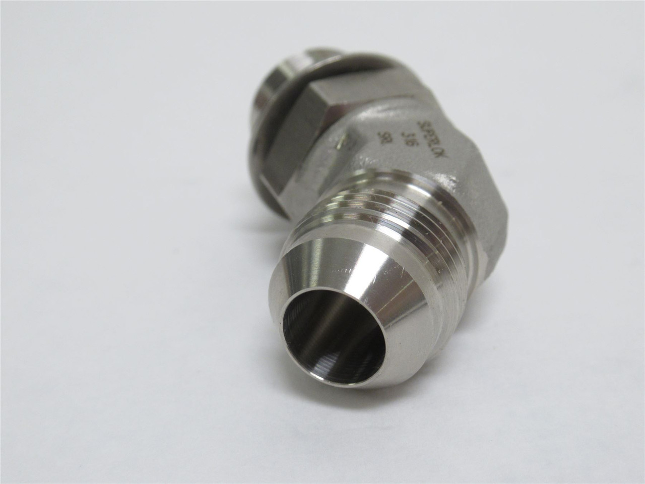 Superlok JHME-8T-03N; Elbow SS-316; 45Deg; 1/2 JIC x 1/2 BOSS Superlok JHME-8T-03N; Elbow SS-316; 45Deg; 1/2 JIC x 1/2 BOSS