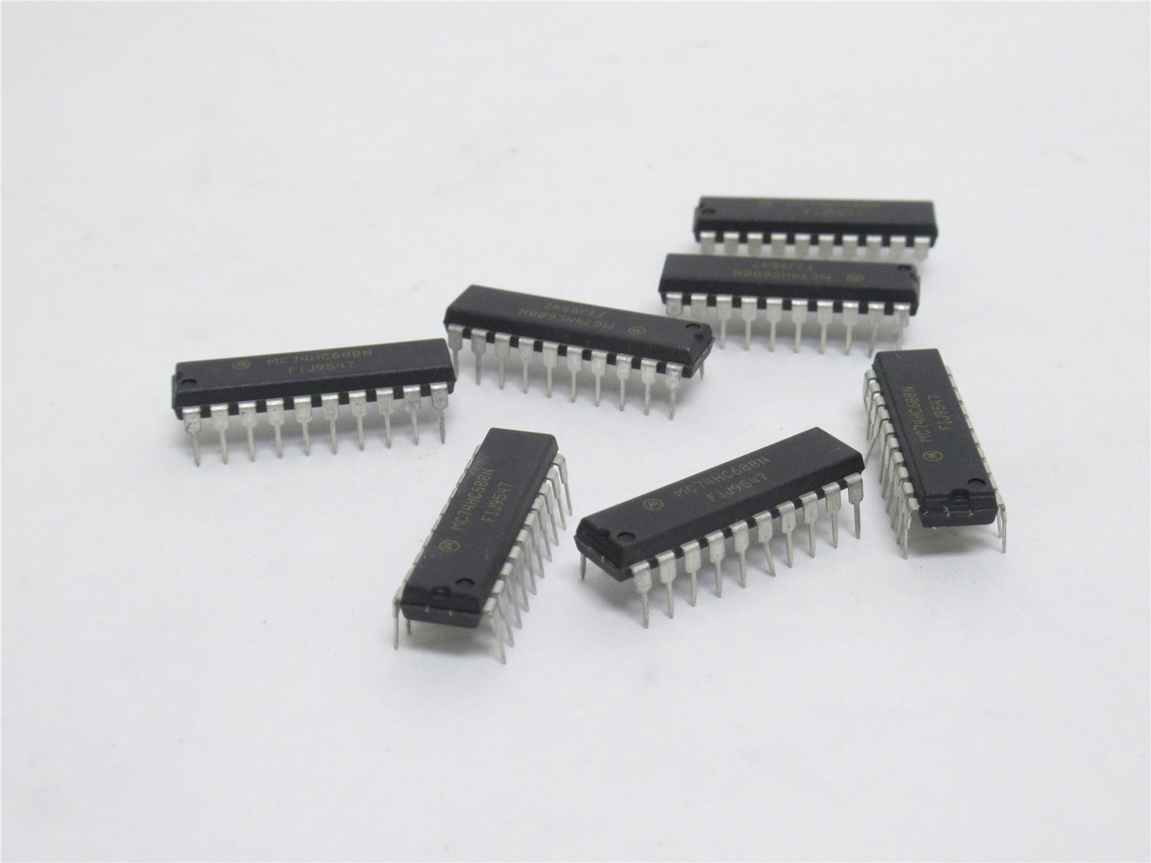 Onsemi MC74HC688N; Lot-7 Logic Comparators; Bit Active