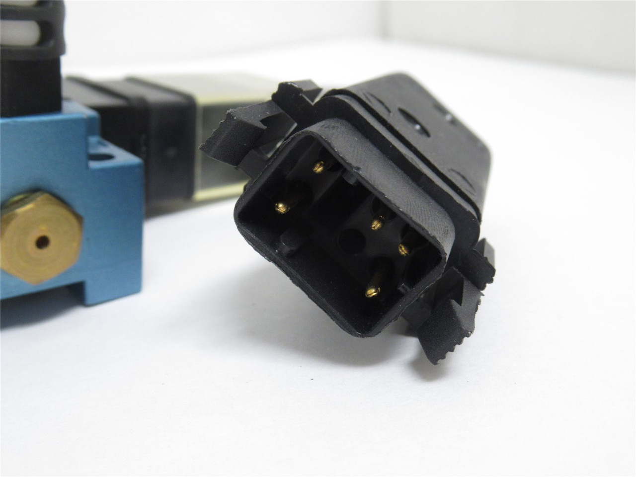 Axco Adhesives A50X466; Case Sealer Hot Glue Gun; 24VDC; 8.5W