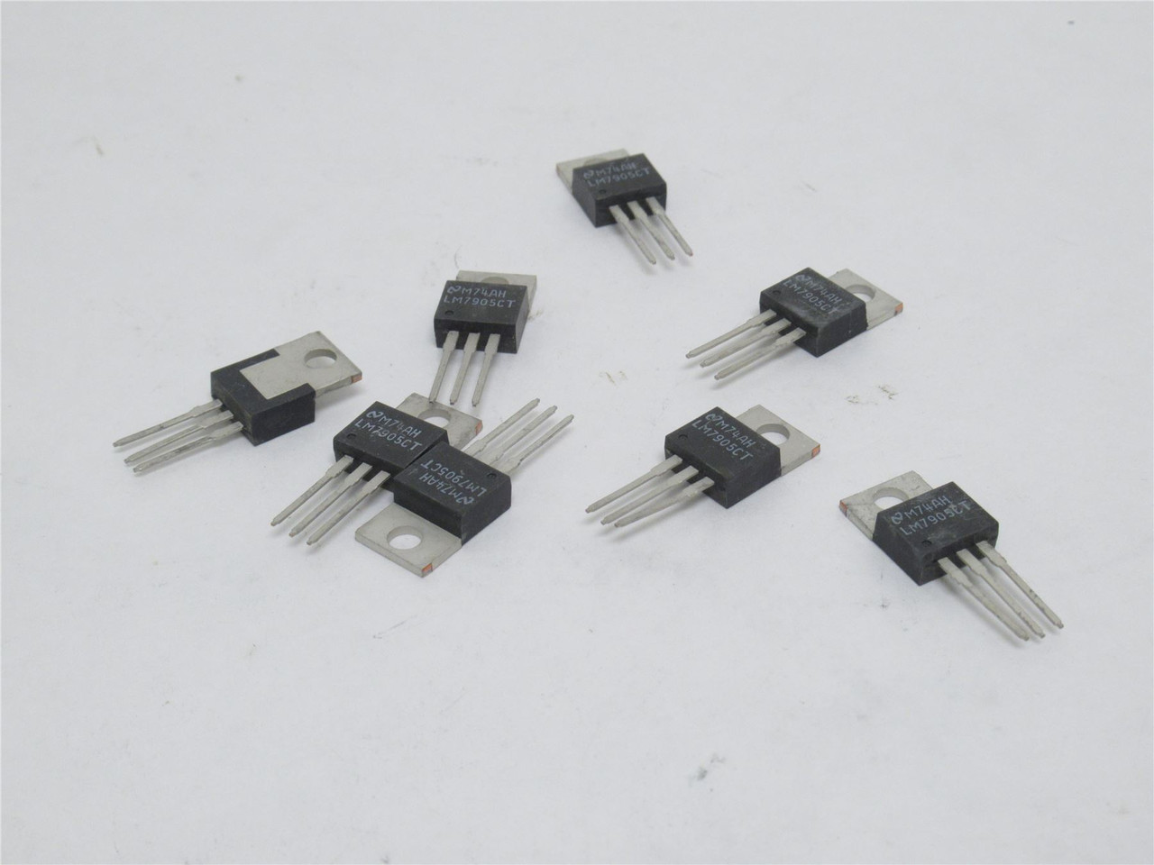 Onesemi LM7905CT; Lot-8 Linear Voltage Regulator; 1.5A; 1-Out