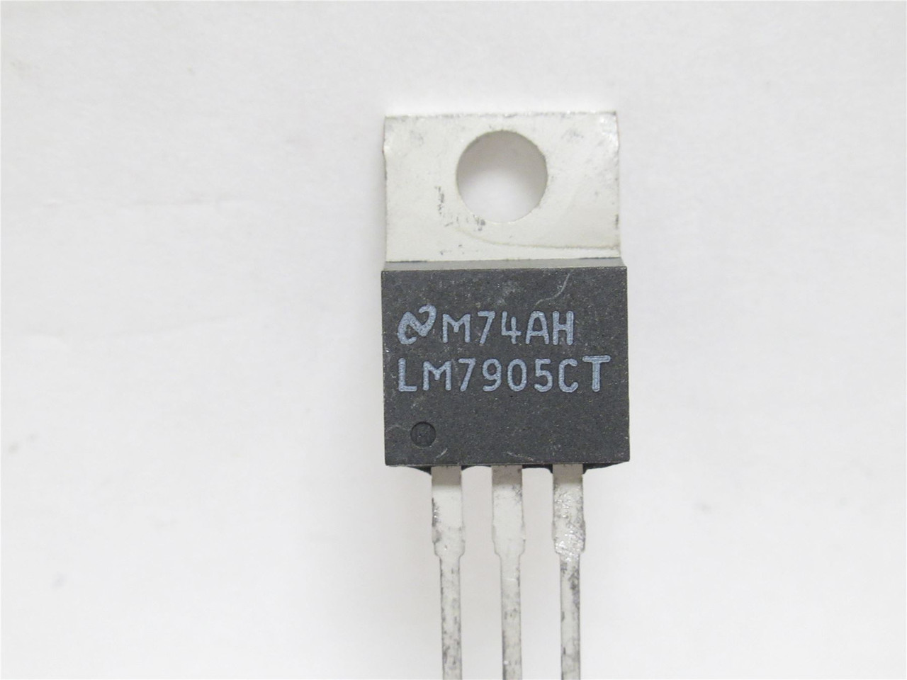 Onesemi LM7905CT; Lot-8 Linear Voltage Regulator; 1.5A; 1-Out