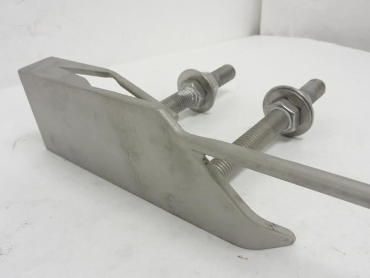 MFG- N079005; SS Right Blade Plate; M20-2.5 Thread Size MFG- N079005; SS Right Blade Plate; M20-2.5 Thread Size