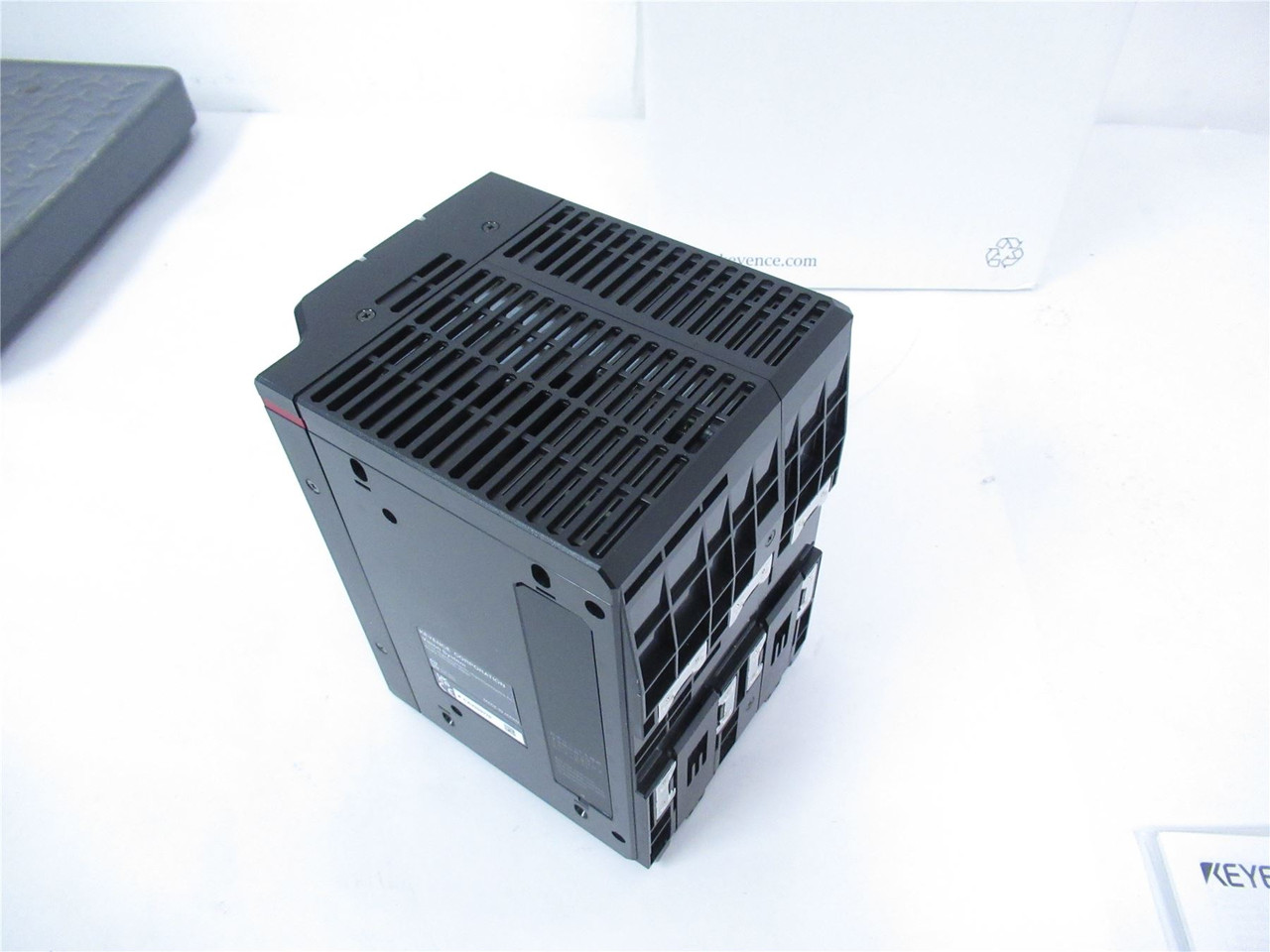 Keyence CV-X402F; CONTROLLER 0.47M PIXEL CAMERA SUPPORT TYPE