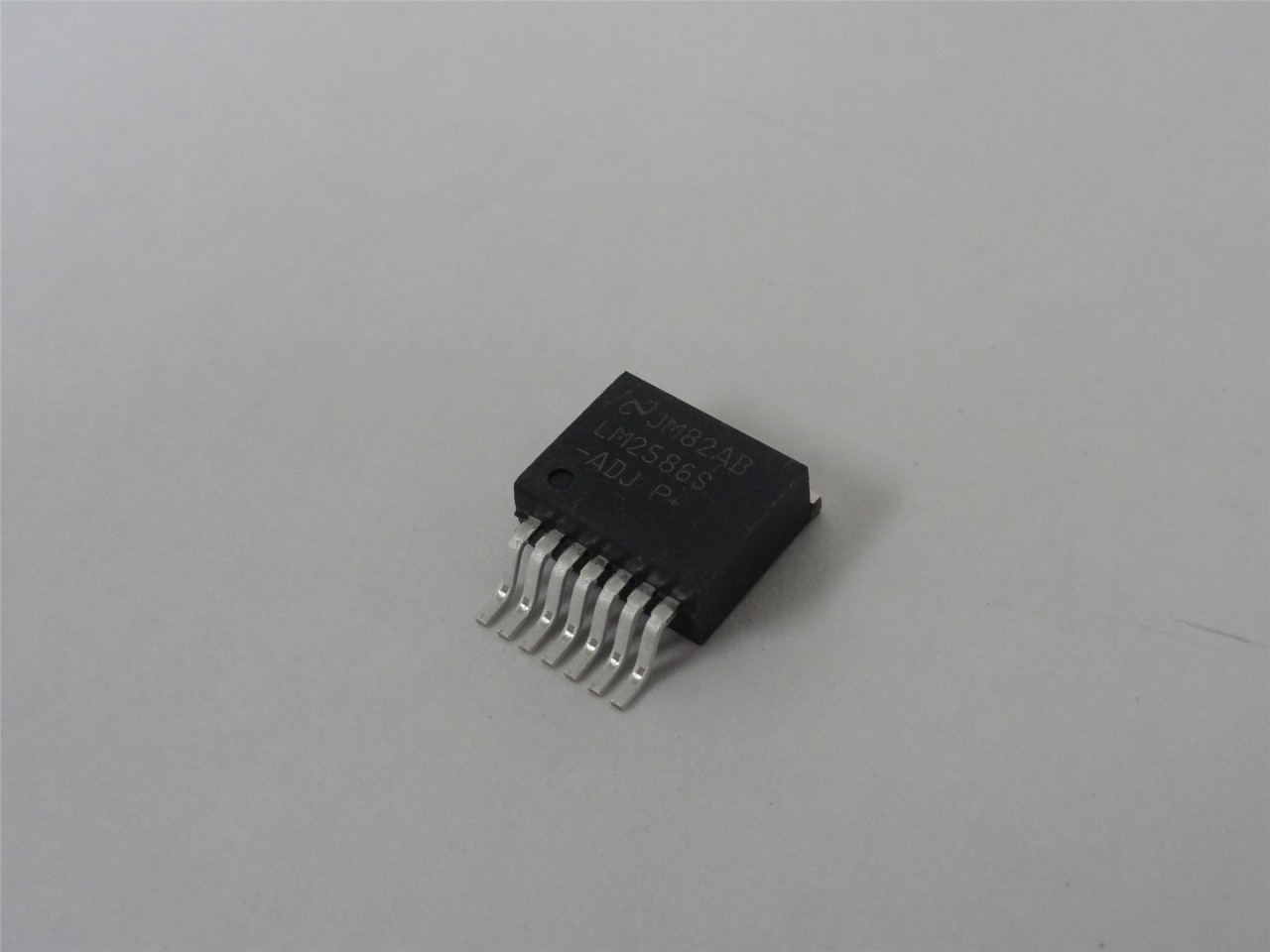 TI LM2586S-ADJ; Lot-5 Voltage Regulators; 3A