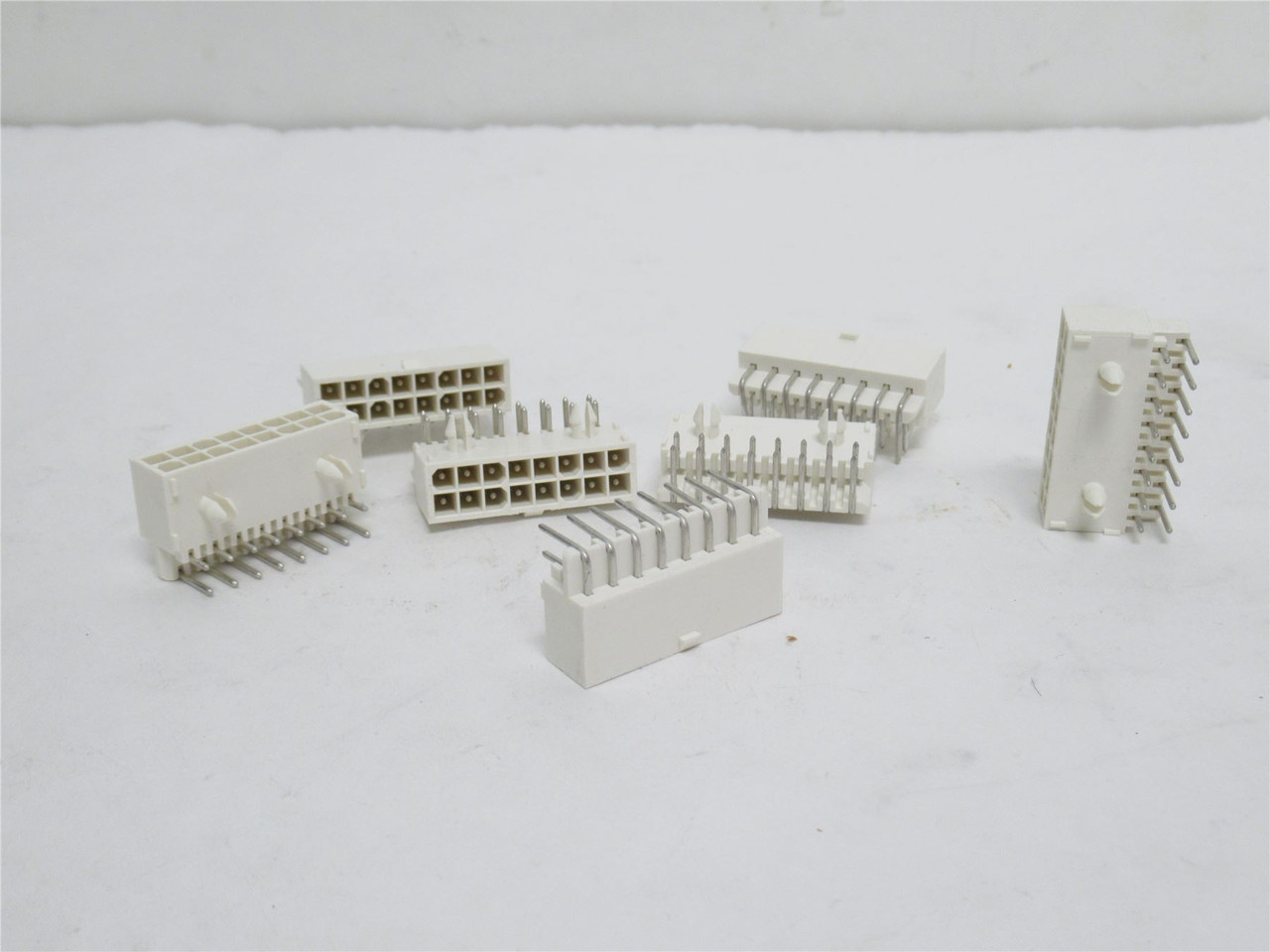 AMP 770974-1; Lot-7 Connector Header; 16Pos; 90Deg; 4.14mm