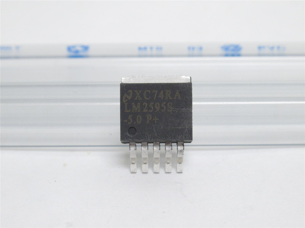 Texas Instruments LM2595S-5.0/NOPB; Lot-5 I/C DC/DC Converter