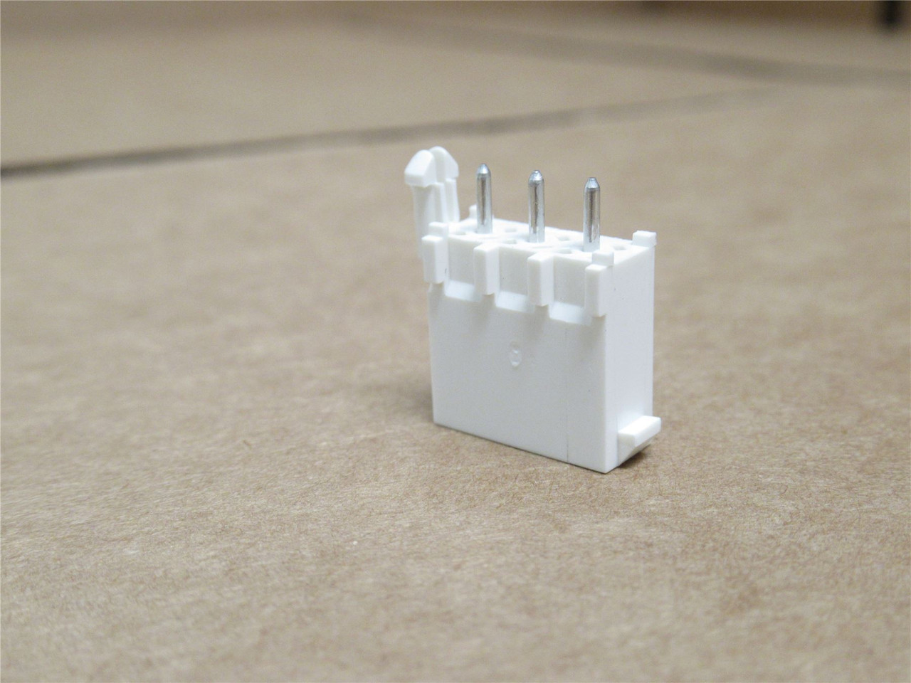 AMP 1-770170-0; Lot-39 Connector Header; 3Pos; 1-Row; 600V