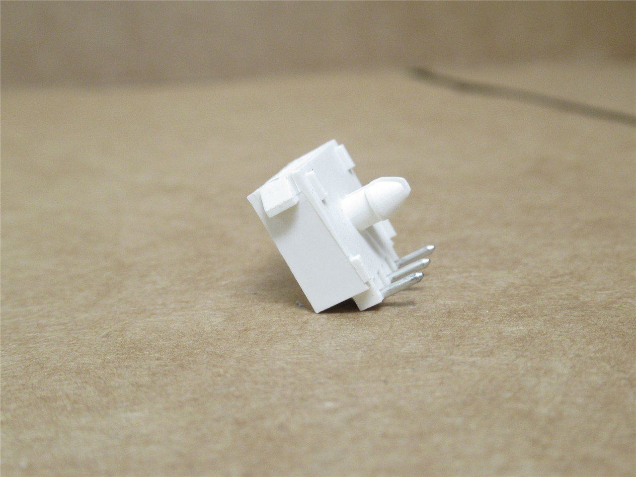 AMP 1-770967-0; Lot-5 Pin/Socket Connector; RA; 3Pos; 600V