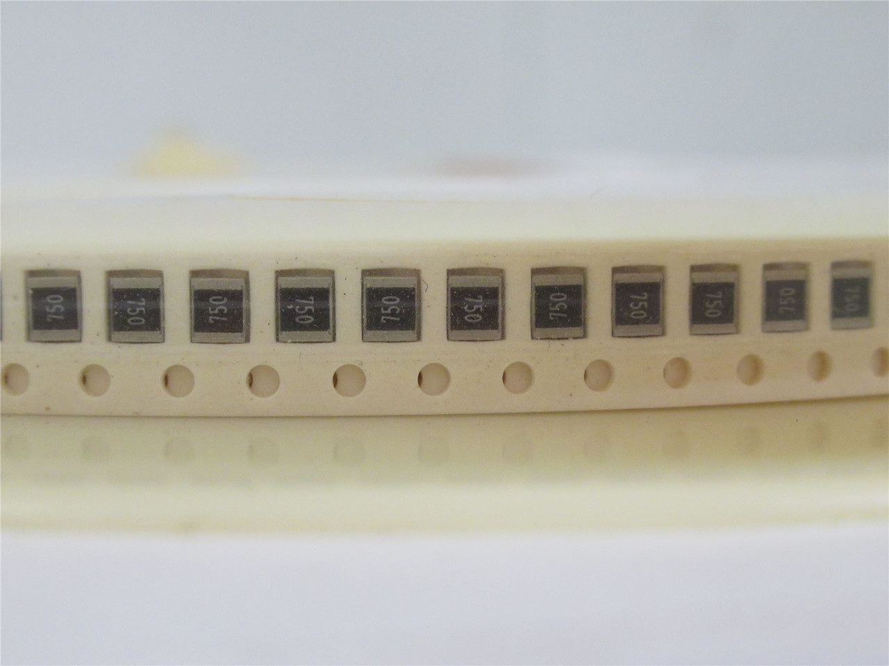 Venkel CR1210-4W-750JT-3300; Lot-3300 Chip Resistor; 75ohm