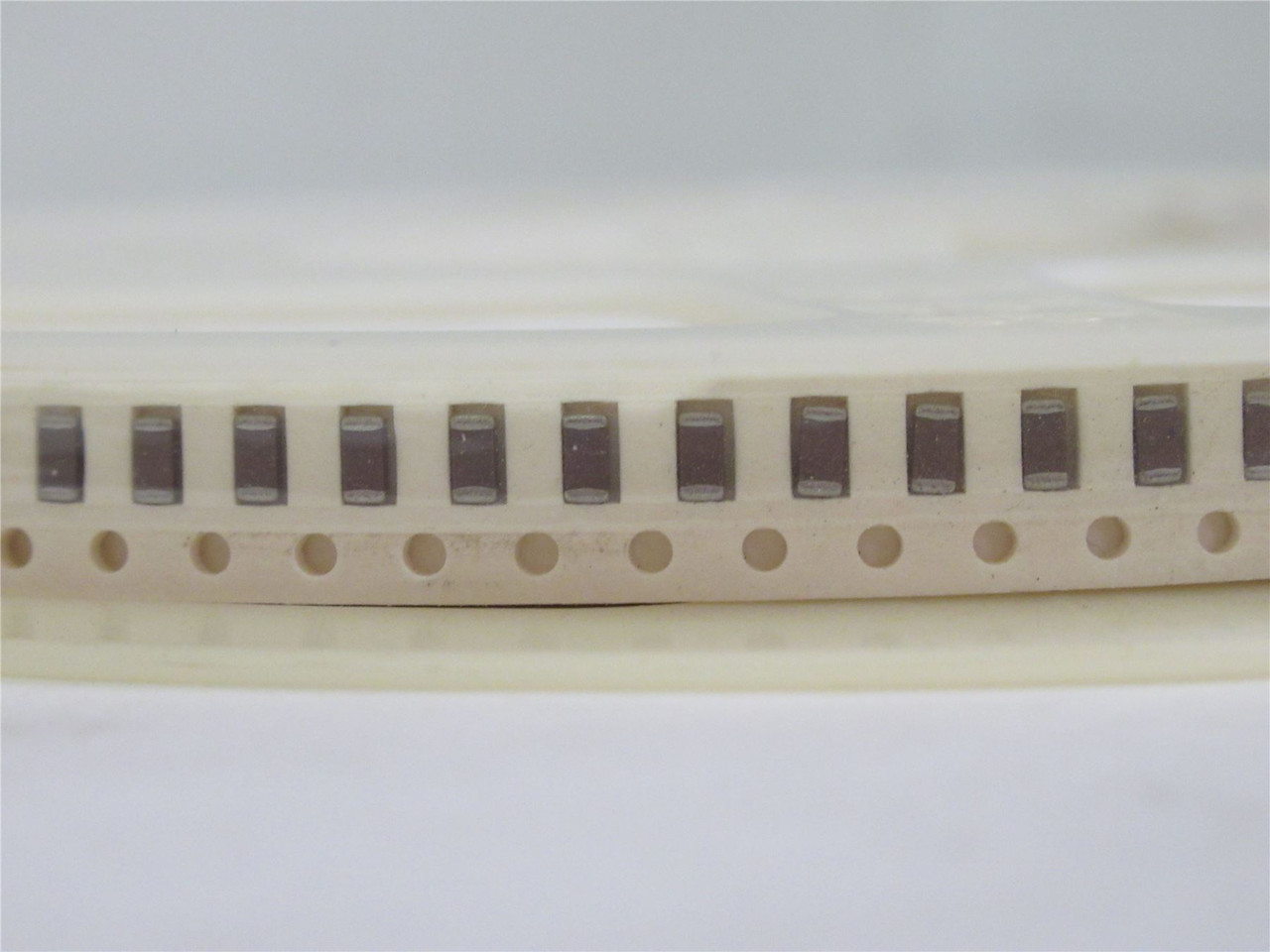 Venkel C1206C0G500-330JNE; Lot-4000 Ceramic Capacitor 33pF