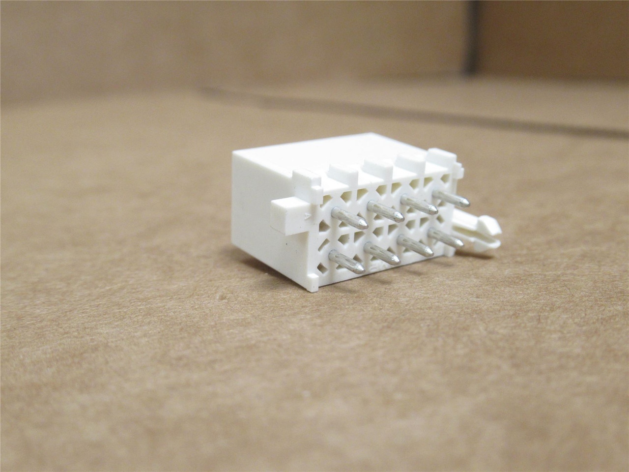 AMP 1-794065-0; Lot-5 Pin/Socket Connector 8-Pos; 2-Row; 600V