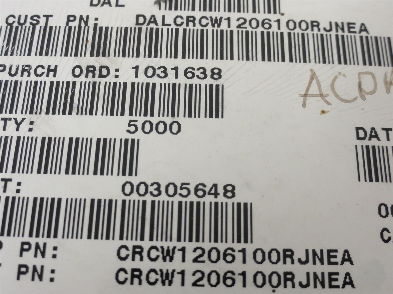 Vishay CRCW1206100RJNEA; Lot-3800 Thick Film Chip Resistors