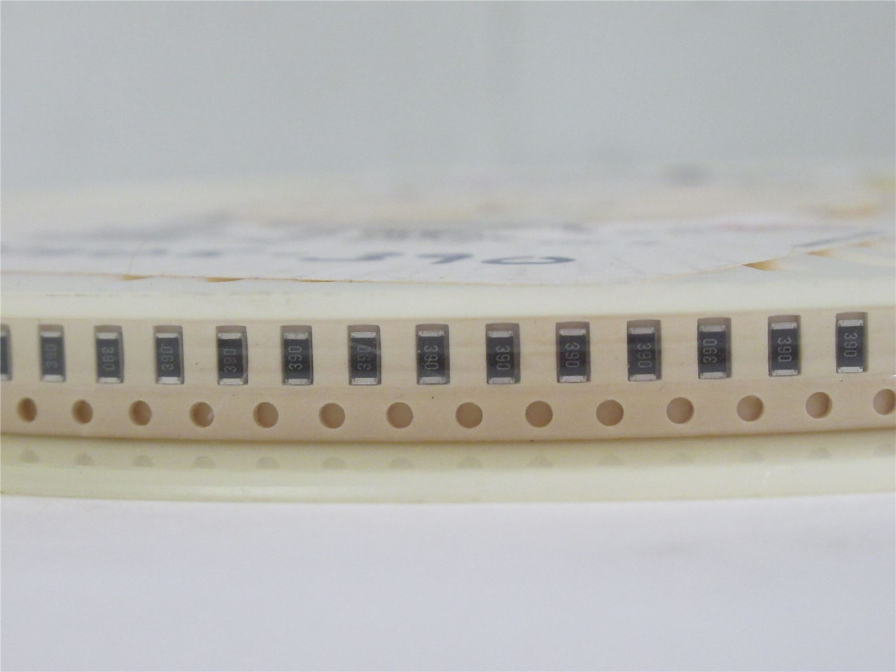 Vishay CRCW1206390JRT1; Lot-4800 Thick Film Resistor 39ohm 5%