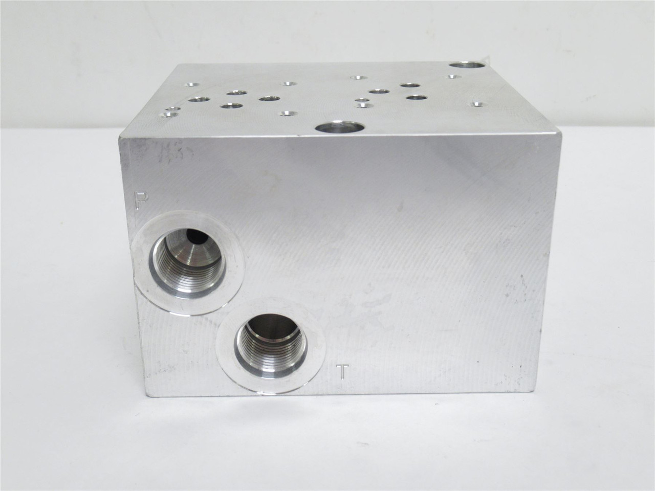 Iowa Fluid 89-0727B; Aluminum DCV Manifold Block