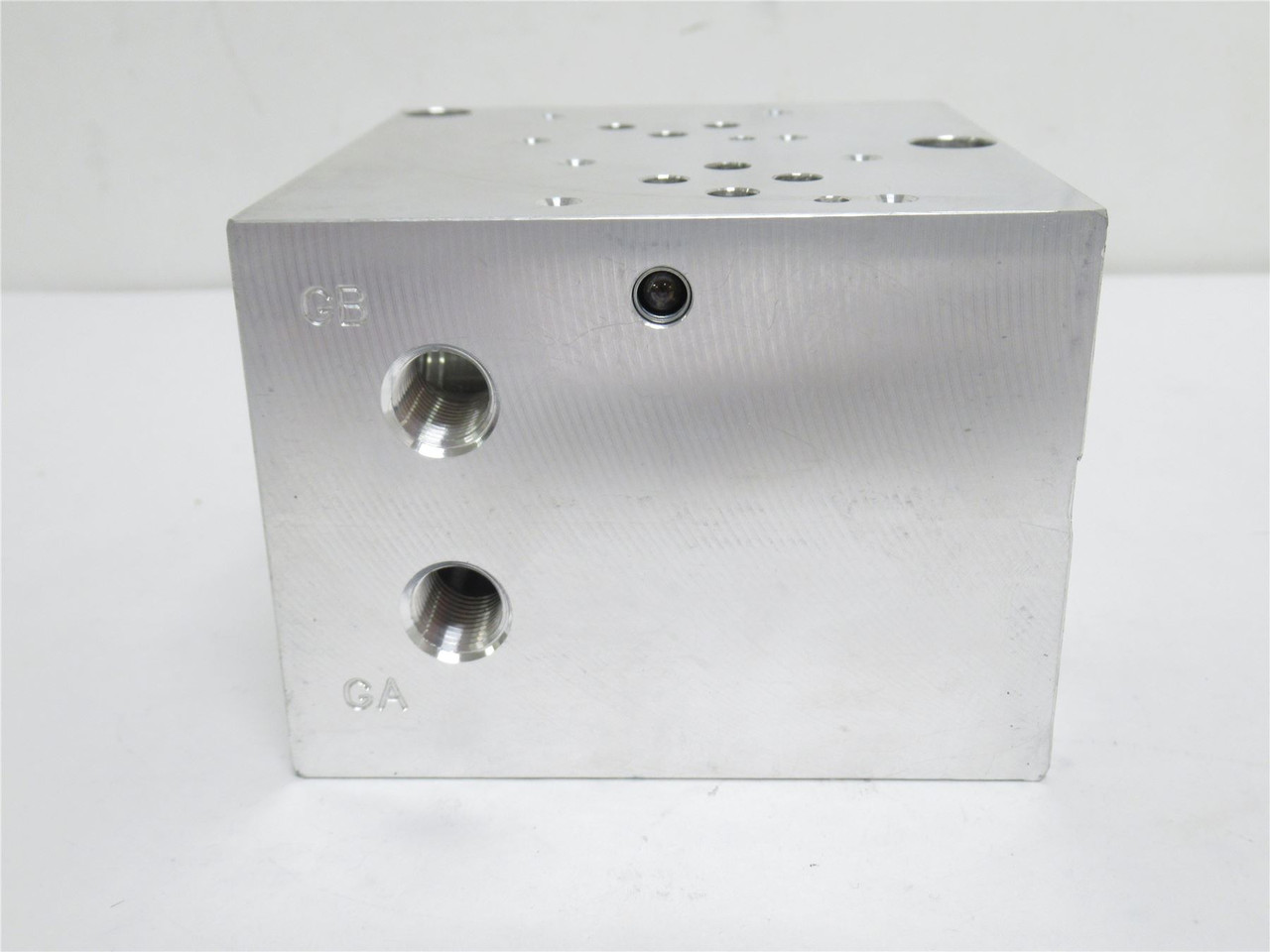 Iowa Fluid 89-0727B; Aluminum DCV Manifold Block