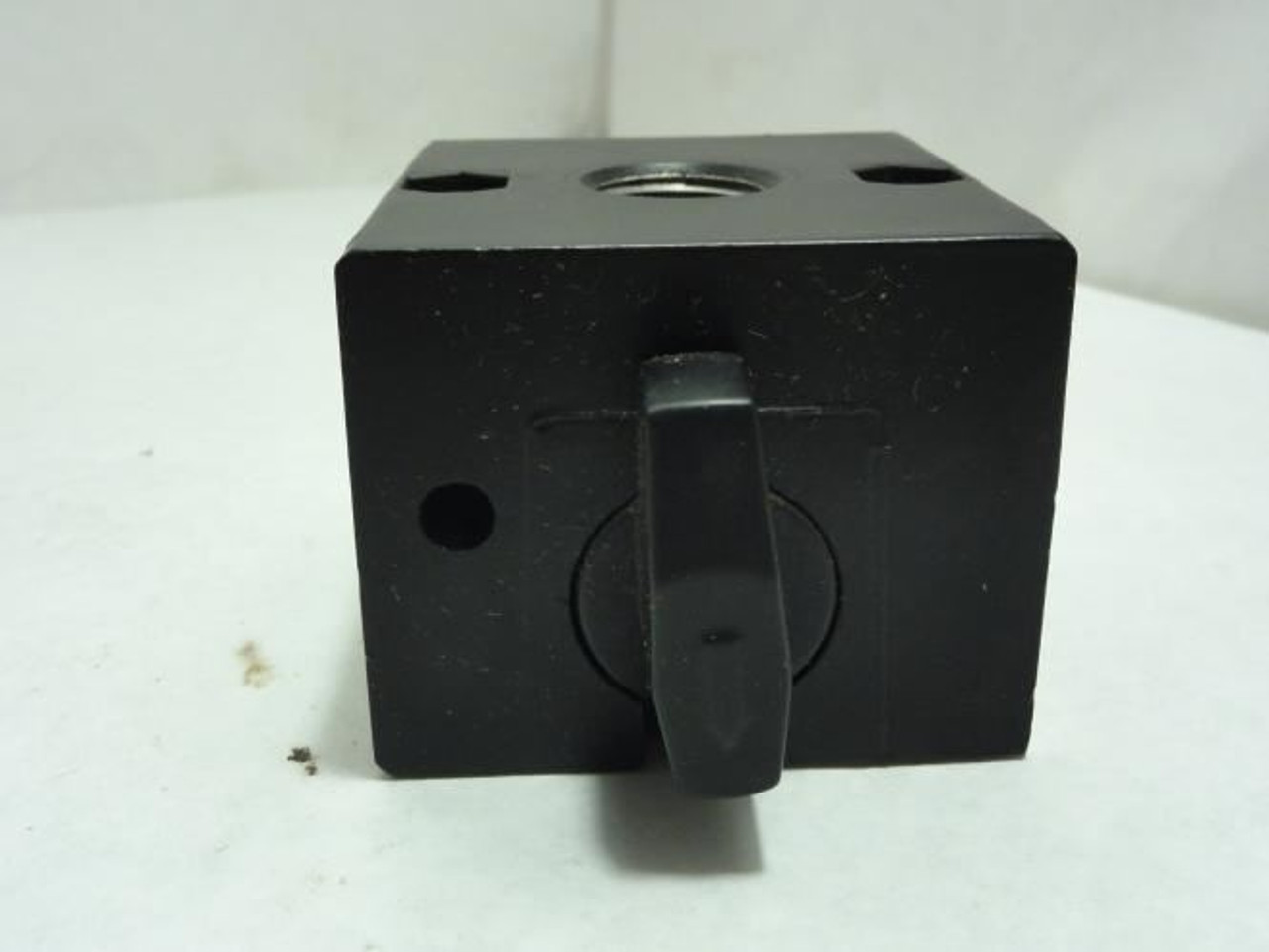 Watts AKV105-04 M1; Shut Off Valve; 1/2" FNPT; 300PSI