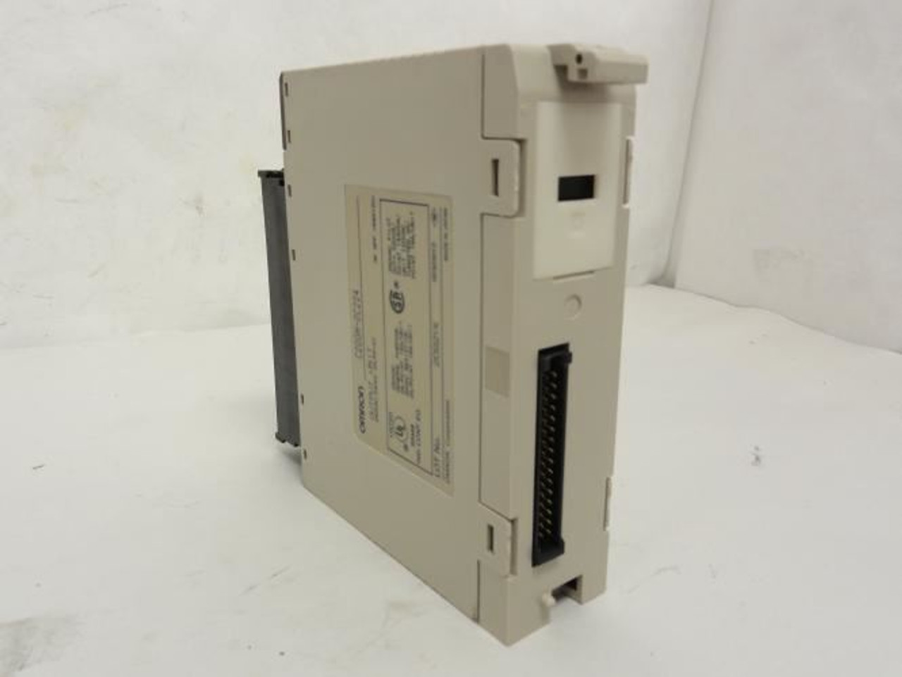 Omron C200H-0C224; Output Unit; 240VAC/24VDC; 2A