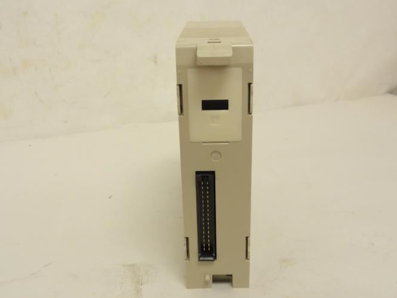 Omron C200H-0C224; Output Unit; 240VAC/24VDC; 2A