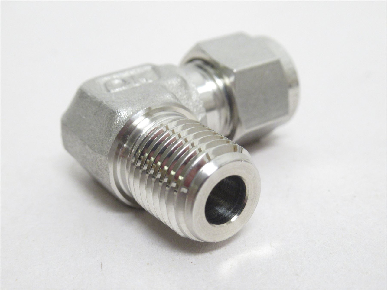 D-Lok DLM-6-6R-S; Tube Elbow SS-316; 90Deg; 3/8" Tube; 3/8NPT