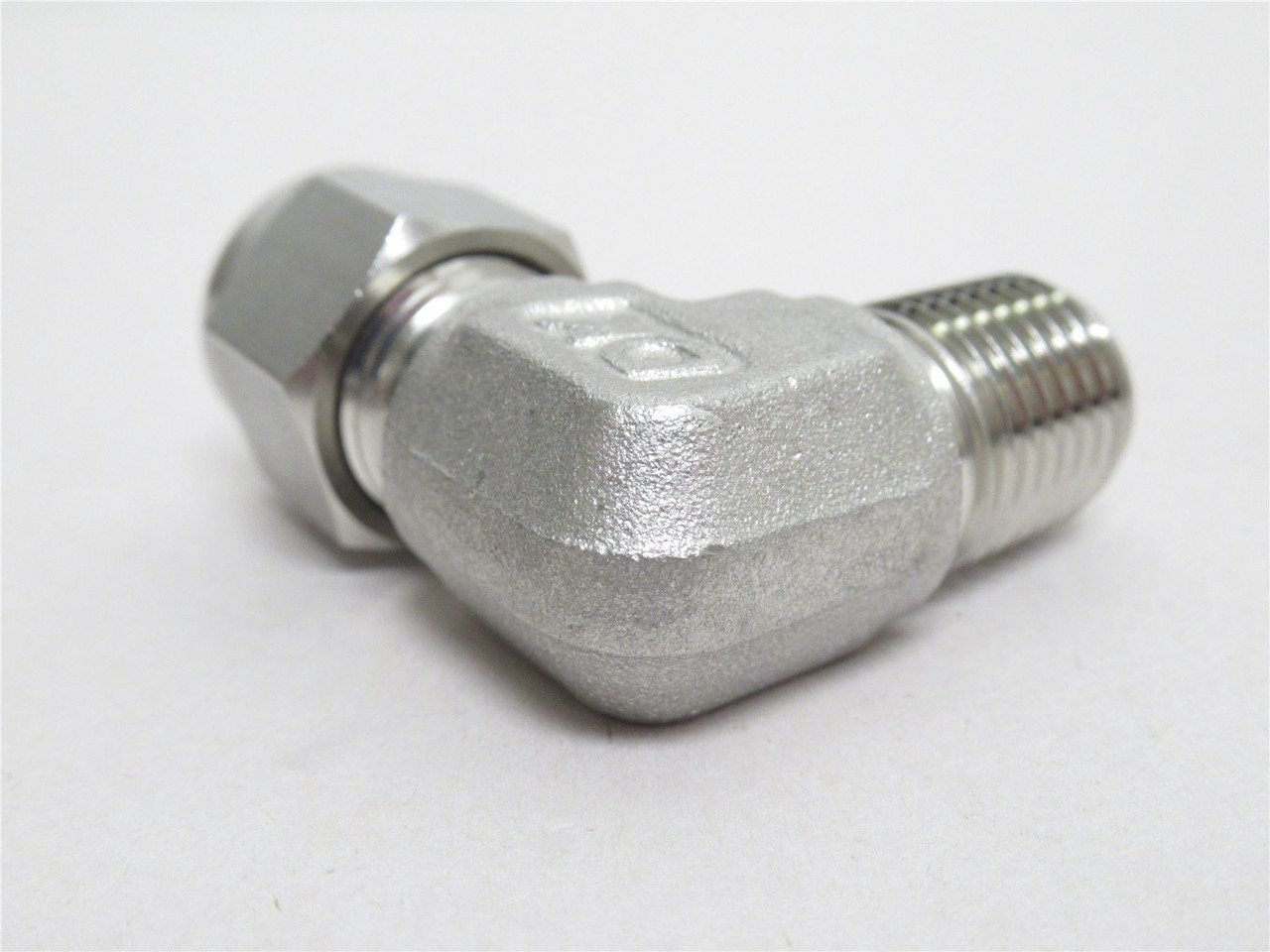 D-Lok DLM-6-6R-S; Tube Elbow SS-316; 90Deg; 3/8" Tube; 3/8NPT