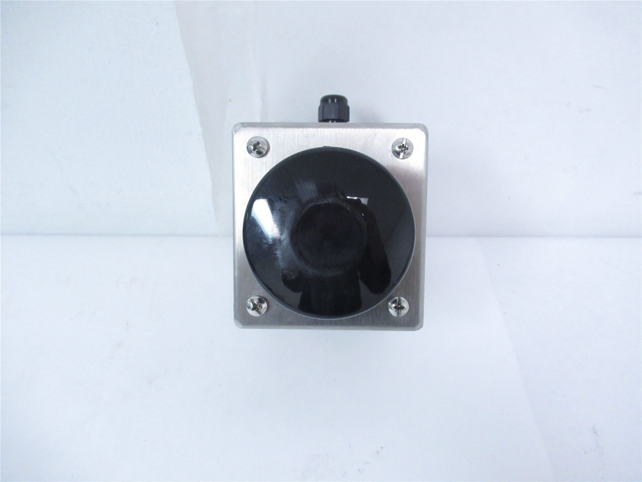 Gainco 310562; Momentary Switch Pushbutton Assembly