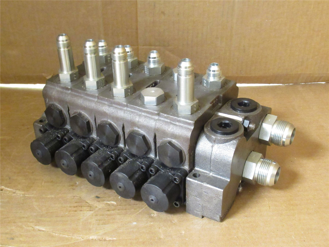 Bright Coop 9123119; Manual Control Manifold; 5-Way/Section
